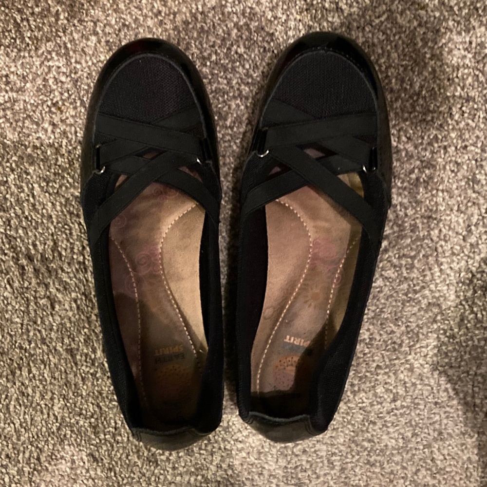 Earth Spirit Black Cross-Strap Slip-On.